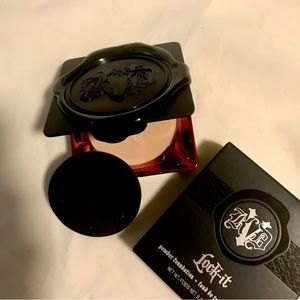Lock-it powder foundation shade light
